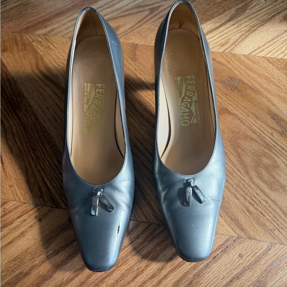 Vintage Salvatore Ferragamo Silver Leather Pumps US 5 D (wide)